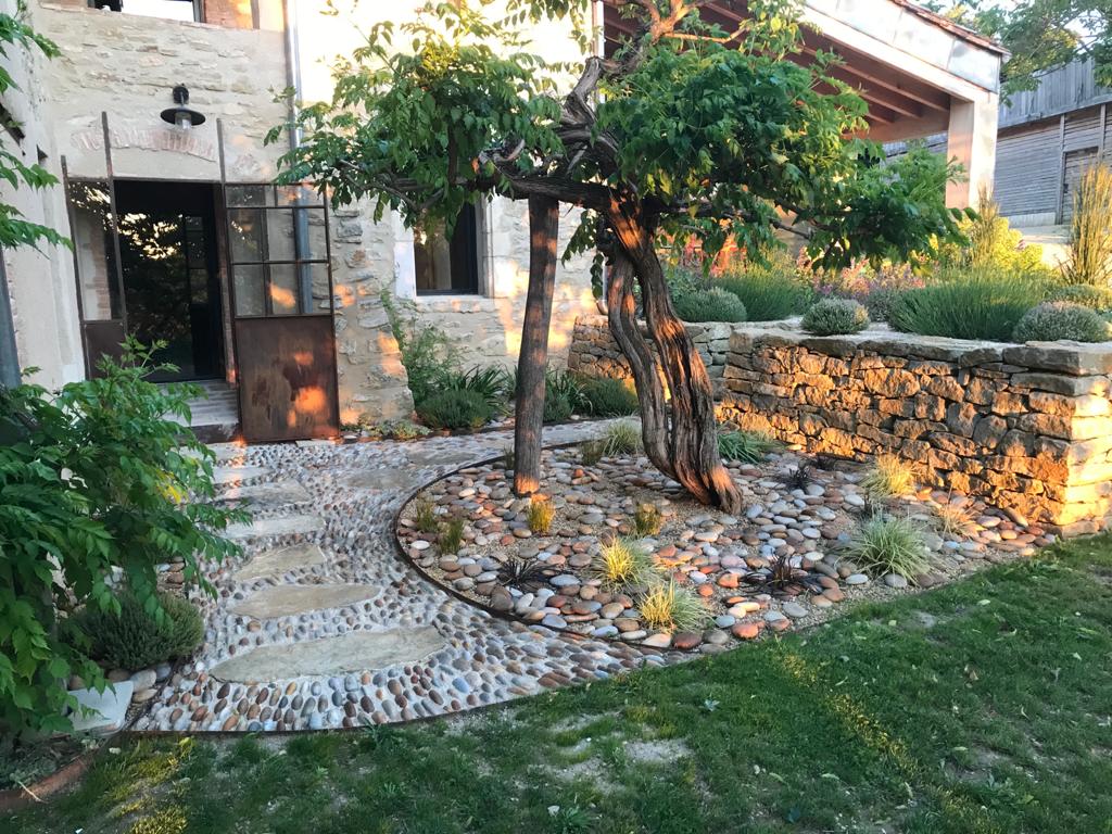 jardin maison ancienne