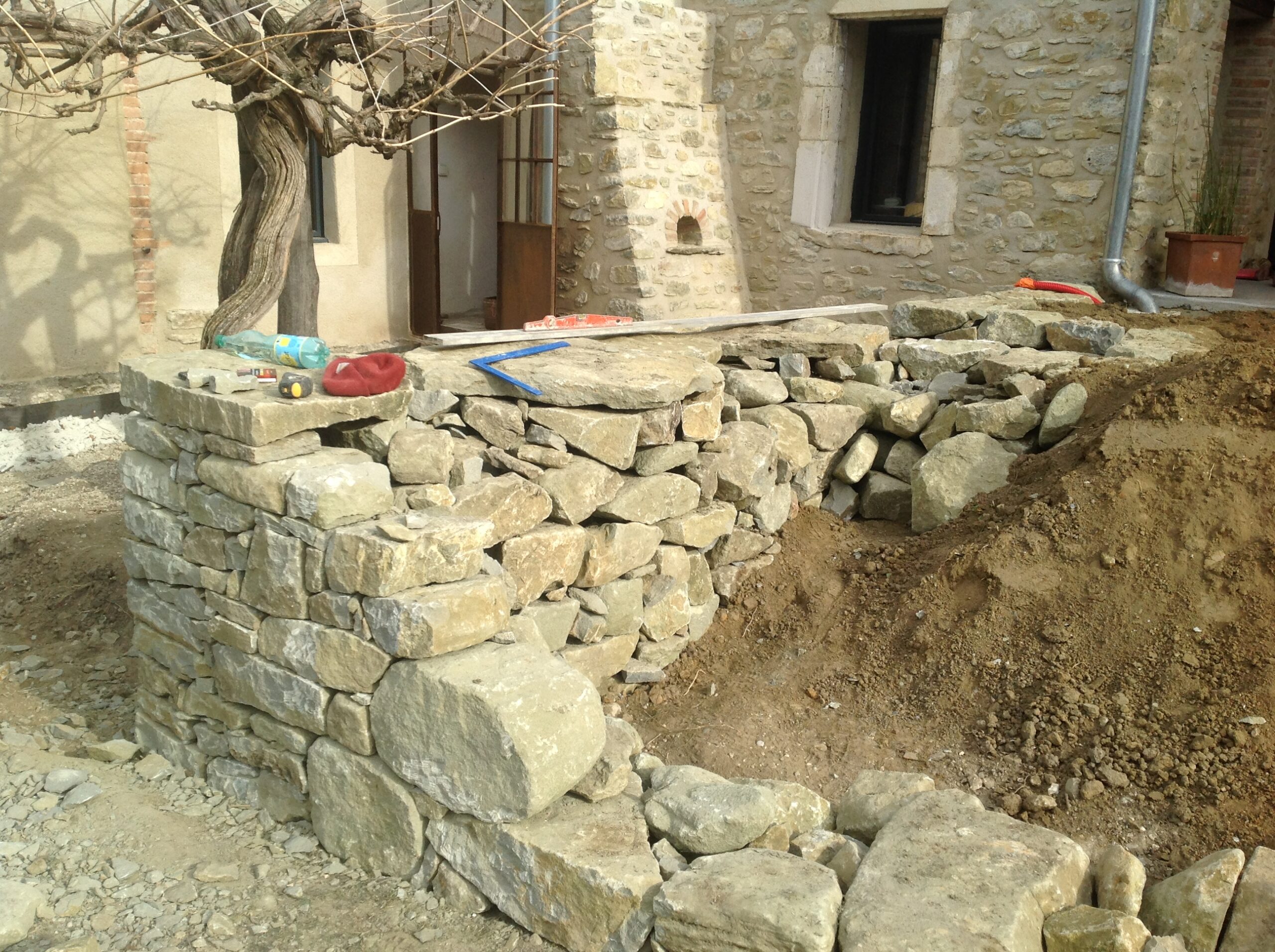 création jardin et murs en pierres sèches